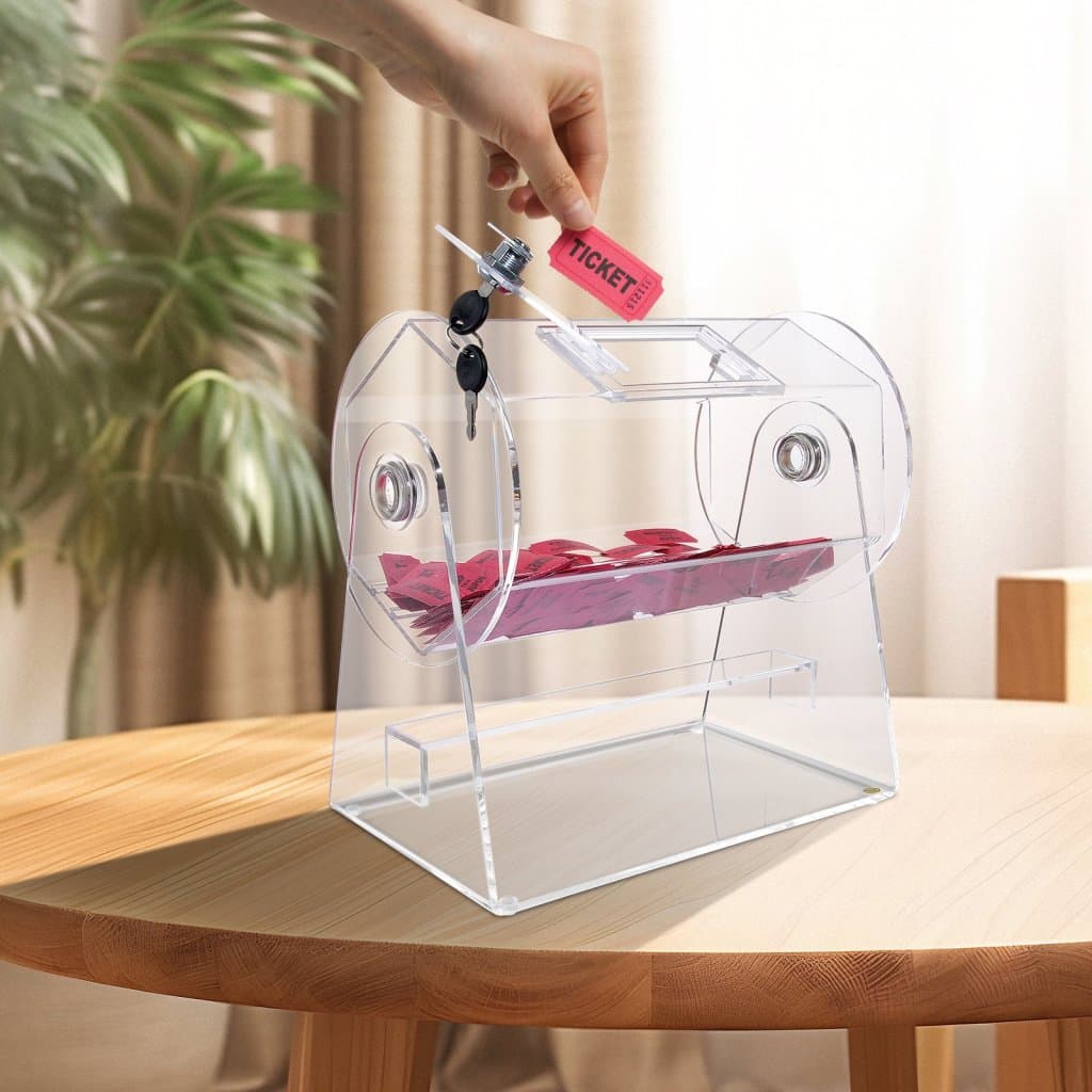 Losovací buben o průměru 31 cm pojme 2500 lístků nebo 100 kuliček