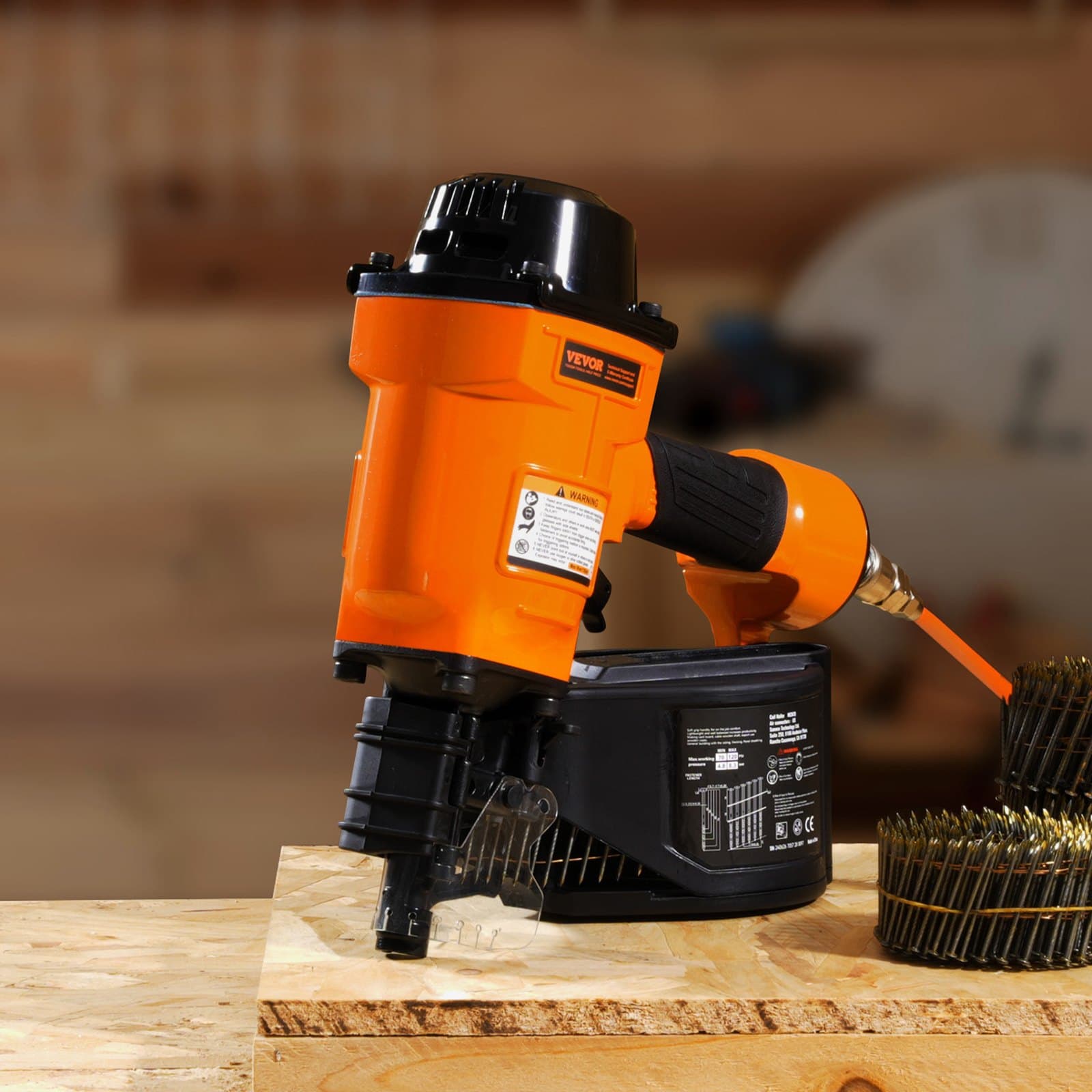 Pneumatická hřebíkovačka pro fasádní obklady MCN70, délka hřebů 1-3/4" až 2-3/4", úhel 15°