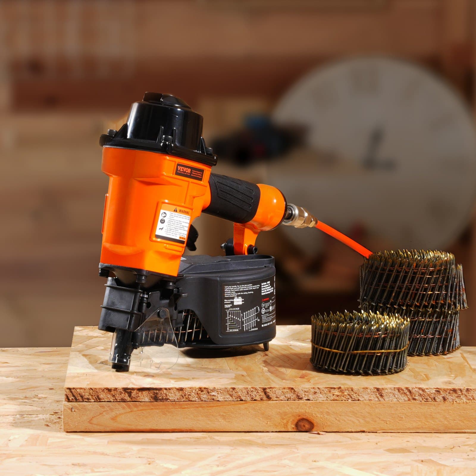 Pneumatická hřebíkovačka pro fasádní obklady MCN55, délka hřebů 1" až 2-1/4", úhel 15°