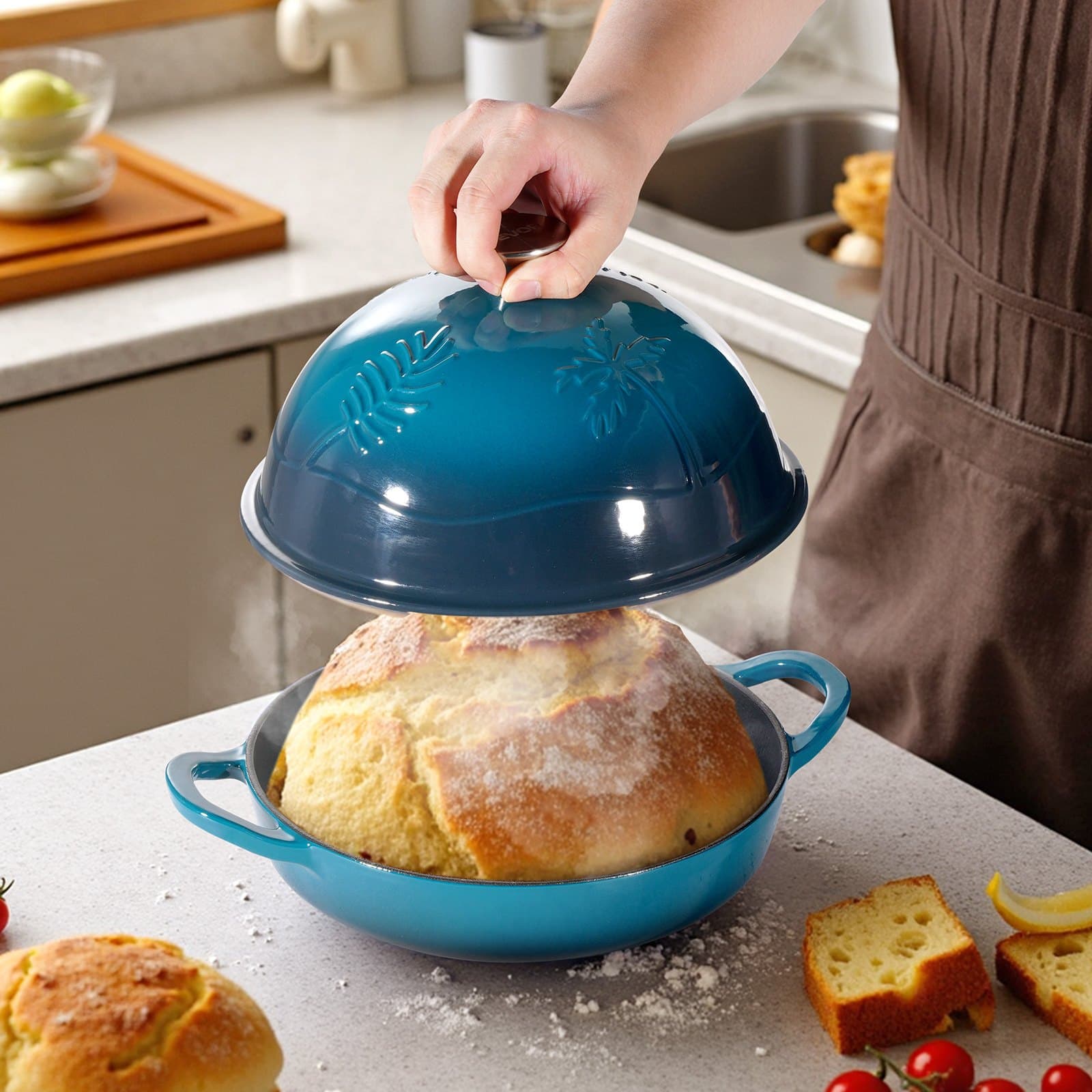 Smaltovaný litinový hrnec 4,7 l na pečení kváskového chleba, odolný hrnec s víkem a dvěma držadly, kompatibilní s indukční troubou do 260 °C, na vaření a pečení