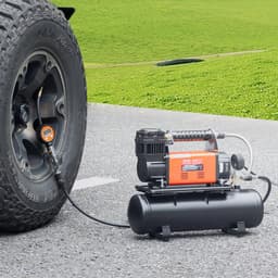 12 V, odolný vzduchový kompresor se soupravou nádob 6 l, přenosné čerpadlo na pneumatiky 6,35 CFM, 150 PSI, terénní kompresor se digitálním manometrem pro huštění pneumatik u nákladních vozů, osobních vozů, SUV, 4x4 a obytných vozidel - miniatura 1